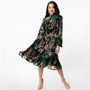 Chic Long Sleeve Floral Dress in Green and Pink